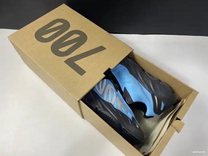 Yeezy ADIDAS GZ3079 'Bright MNVN Cyan' 700 Boost 0520